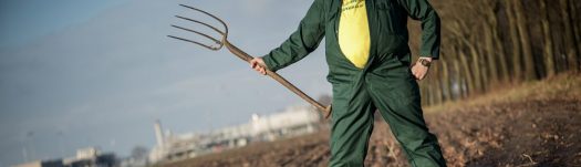 Driekus schrijft met de mestvork